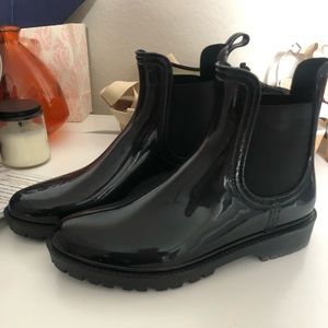 BLACK RAIN BOOTS
